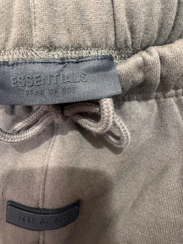 Fear of God Essentials Shorts sweat - Image 6