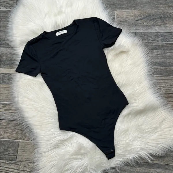 Babaton Aritzia Contour Crew Shortsleeved Bodysuit - Image 5