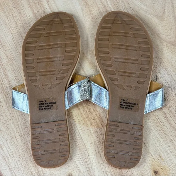 Olivia Miller‎ Metallic Rhinestone Thong Flip Flop Sandals Silver Tan Size 6 - Image 10