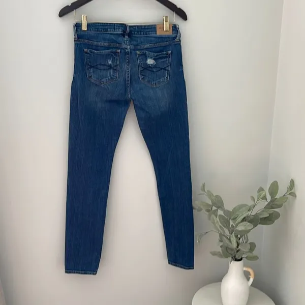 Abercrombie and Fitch Denim Jeans. Size 4R Distressed, medium wash‎ - Image 8