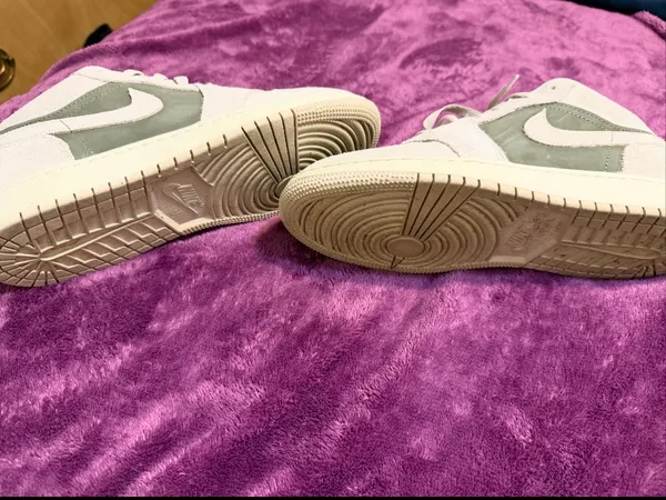 Nike Jordan 1 Low SE "Olive" sneakers - Image 2