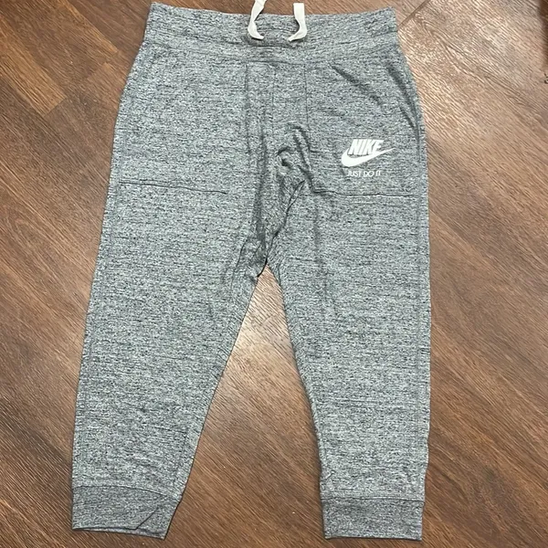 Nike cropped- Small pants - Image 2