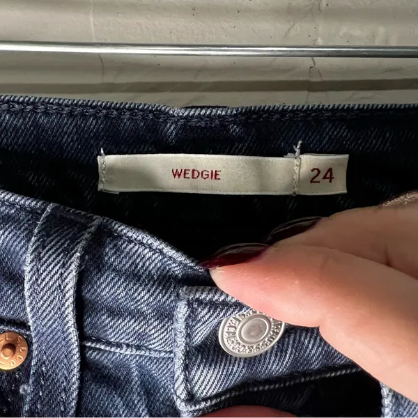 Levis Premiums Wedgie Washed Black‎ Raw Hem Crop Denim Jeans - Image 9