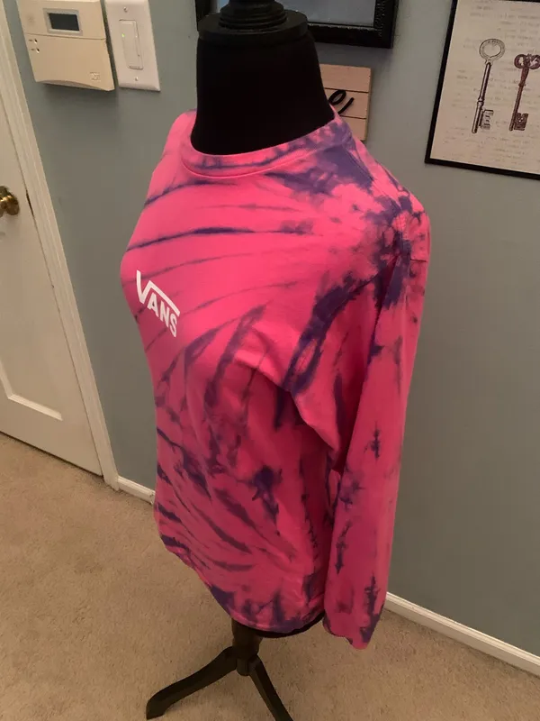 This is a pink and purple Vans tie-dye long-sleeve t-shirt featuring the brand's signature white logo on the chest. - Image 8