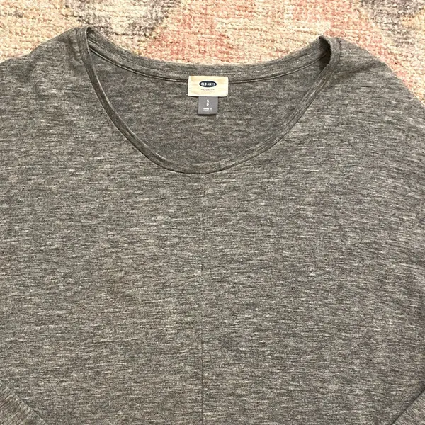 Old Navy Active Long Sleeve Crewneck Top with Hi/Low Hem - Image 4