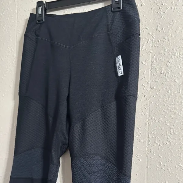 Gymshark Black Leggings Sleek Athletic Wear - Image 4