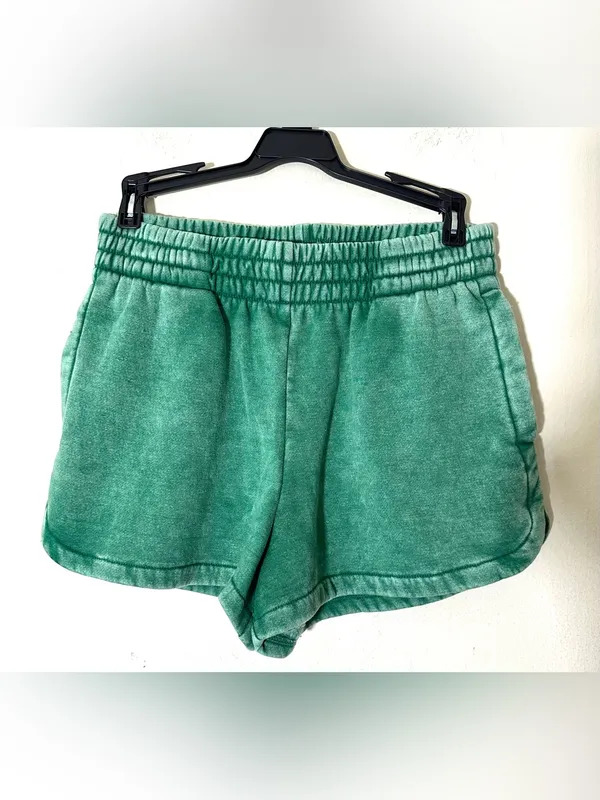 Zenana Acid-wash dolphin shorts elastic waistband Women’s Forest Green Sz Small - Image 4