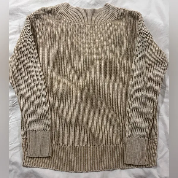 Aerie V-neck sweater xs - Image 3