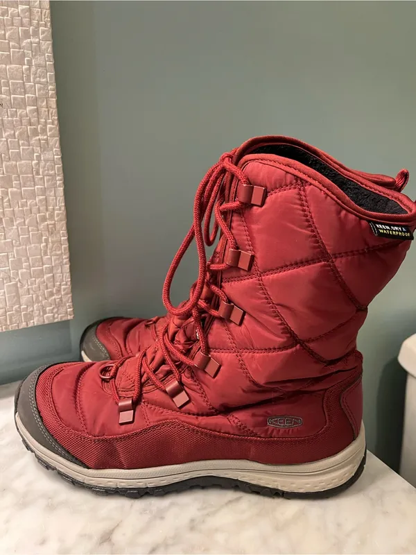 Keen Red Quilted Lace-Up Boot with Black Fleece Lining - Image 2
