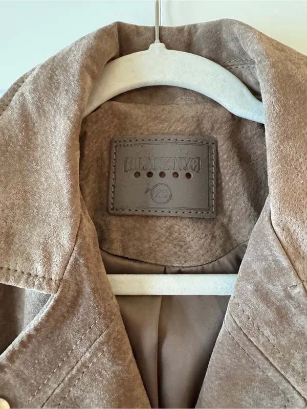 Blank NYC Taupe Suede Moto Jacket with Belt - Image 3