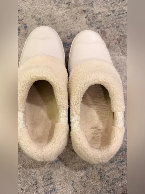 Hunter Cozy Cream Faux Shearling Slip-On Clogs - Image 12