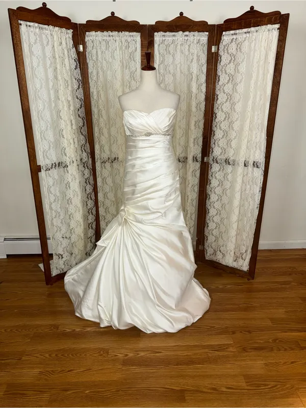 Gorgeous New David’s Bridal Strapless Ruched Satin Wedding Gown - Image 3