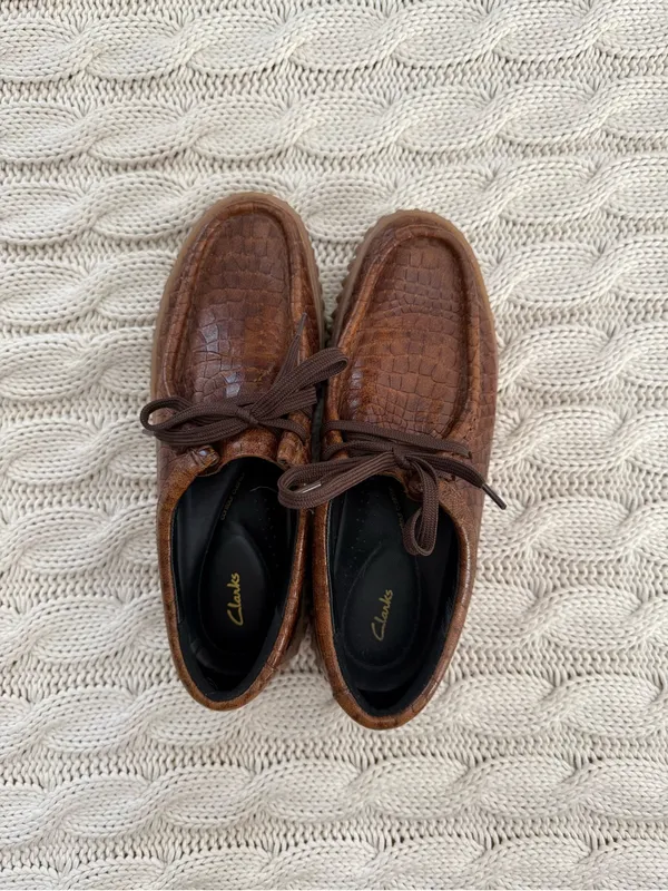 Clarks Women's Brown Textured Leather Platform Loafer - Image 4