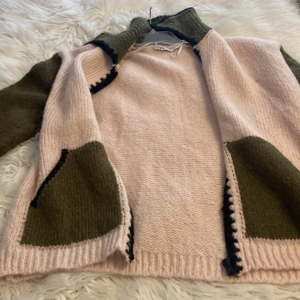 Zara Pink and Olive Knit Sweater size XL length 26” bust 48” zipper front - Image 10