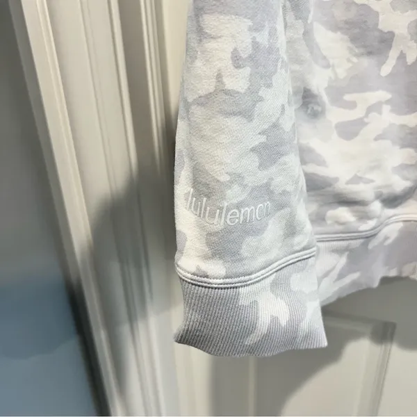 Lululemon Perfectly Oversized Crew Neck Sweatshirt Size 20 XXL White Gray Camo - Image 4