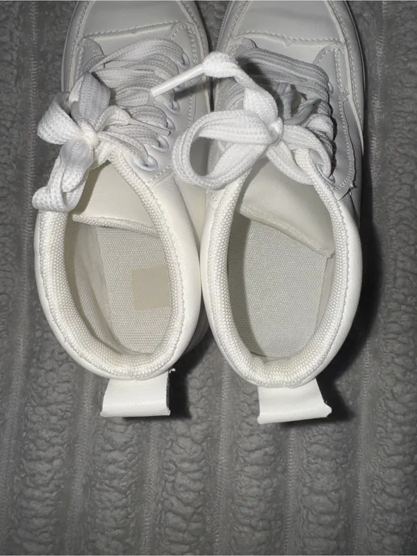 White High Top Lace-Up Sneakers Size 35 - Image 7