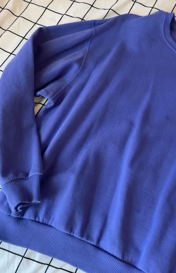 Hollister Purple  Sweatshirt. - Image 4