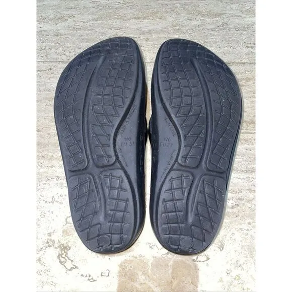 OOFOS Women's Black Flip flops Sandals 6‎ Glossy Strap - Image 5