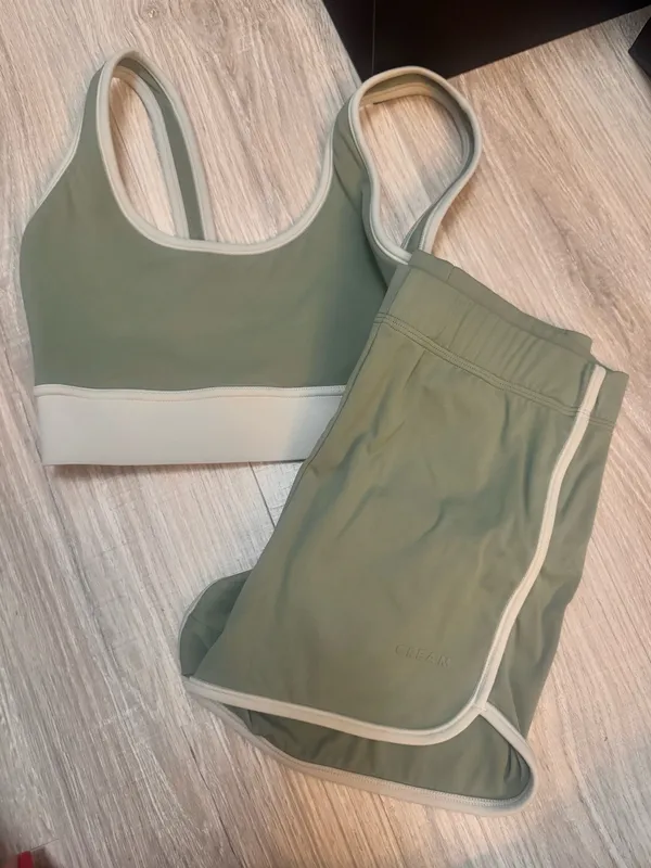 Cream yoga green short active set small - Image 3