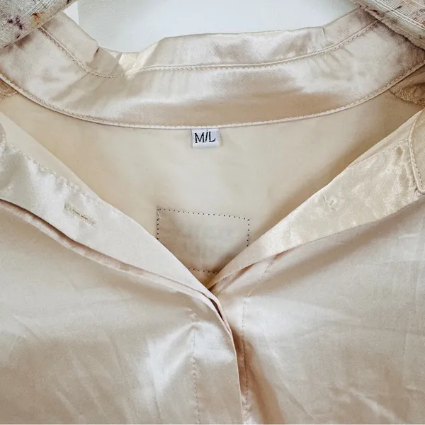 Daily Drills Ivory Champagne Button Down Long Sleeve Satin Resort blouse EUC - Image 8