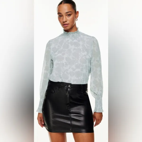 Wilfred Aritzia Valencia Blouse flowy smocked cuffs and mock neck XS gray tones - Image 2
