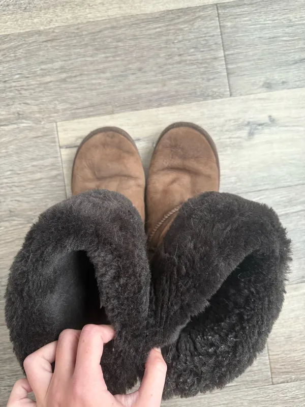 UGG Women’s 7 Boots - Image 3