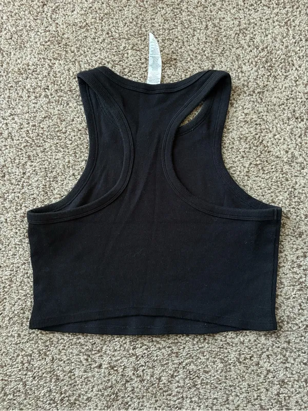 Alo Yoga Black Aspire Tank - Image 4
