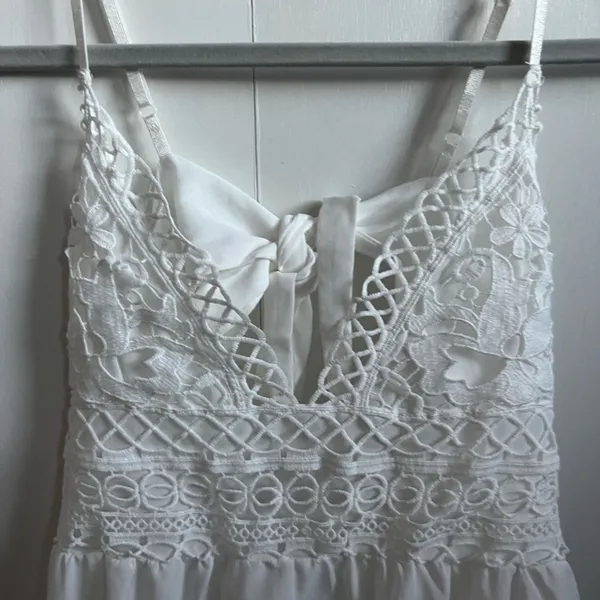 Elegant White Lace Dress - Image 5