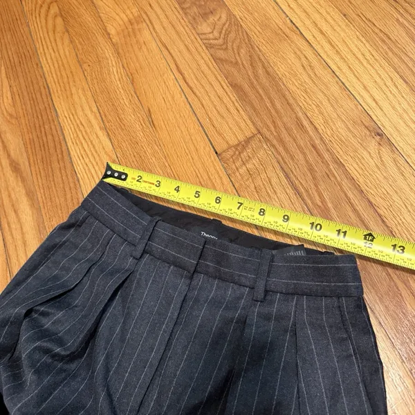 Theory‎ Double Pleat Wide-Leg Pant in Gray Pinstripe Wool Flannel Size 00 - Image 10