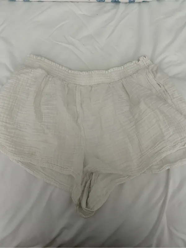 Aerie Gauzy High Waisted Short Size XL in White - Image 2