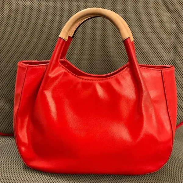 This is a cool stylish Kate spade red leather handbag - Image 2