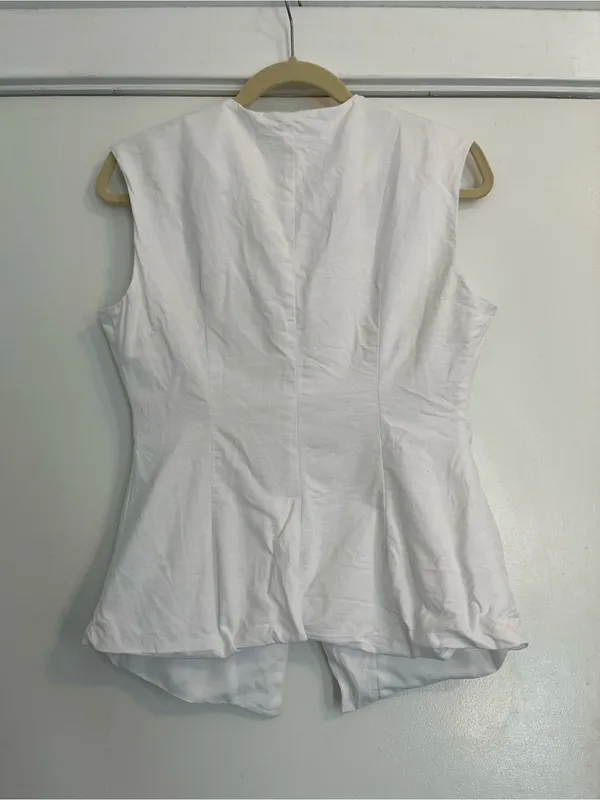 Future Collective White Sleeveless Button-Front Vest cotton blend women’s size 8 - Image 4