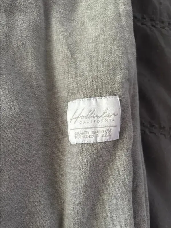 Hollister Women's Light Gray Fleece Joggers - Image 3