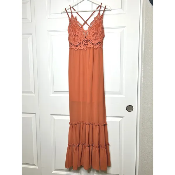 Bella Ella NWT Find Your Voice Lace‎ Maxi Dress Small - Image 2
