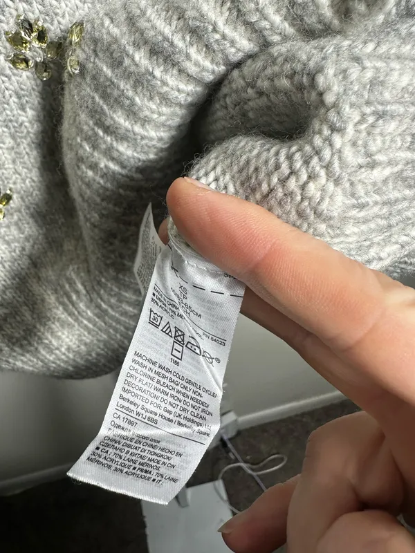 S387. Banana Republic Limited Edition Jeweled Merino Wool Sweater XS Gray - Image 3