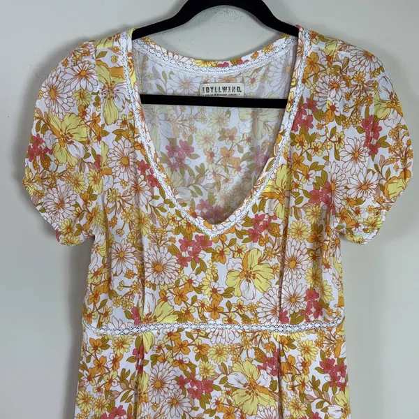 Idyllwind Floral Crochet Trim Pocketed Mini Dress‎ Size Medium - Image 2