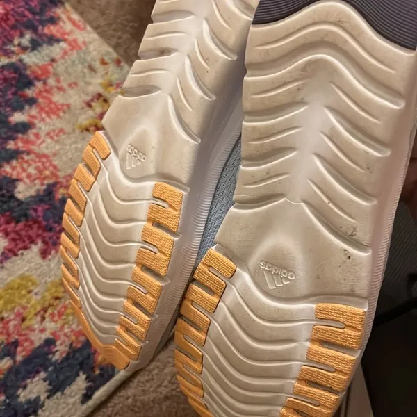 Adidas bounce sneakers 8.5‎ - Image 7