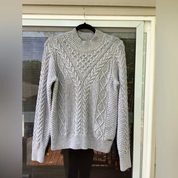 Abercrombie Nice crewneck sweater LIKE NEW💙 - Image 5