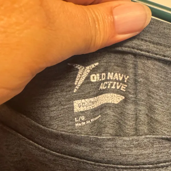 Old Navy Women’s‎ Gray T-Shirt - Image 4