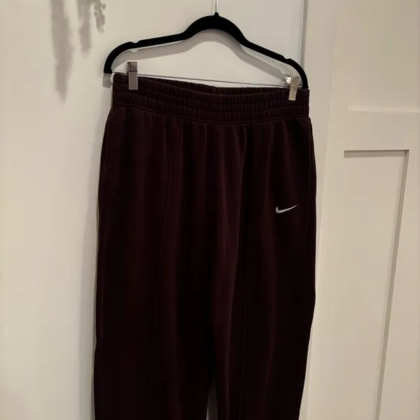 Nike Therma Fit Dark Maroon High Waist Women's Jogger Elastic Waist Size Large - Image 3