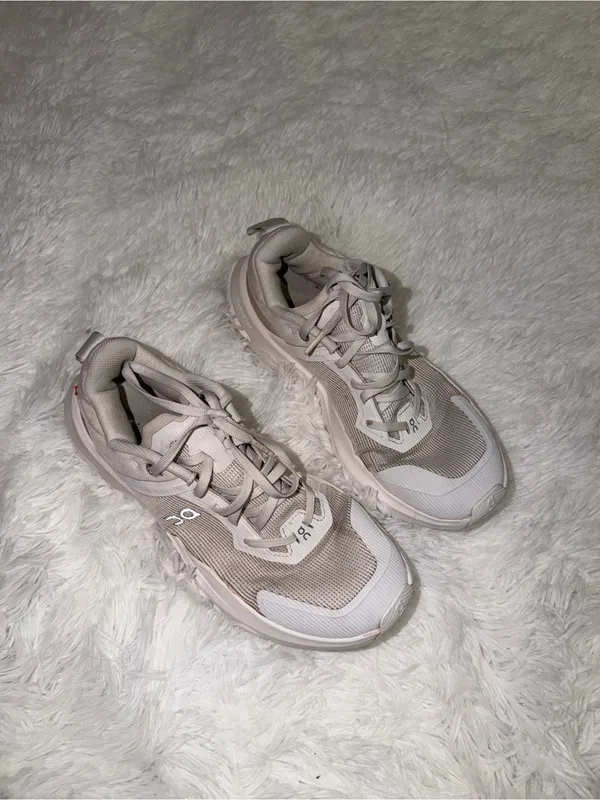 On Running CloudPulse Next Women's White Athletic Sneakers size 8.5 Tan - Image 3