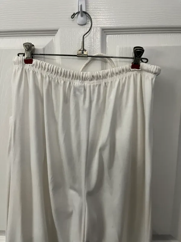 Emerald Club size medium white elastic waist pants - Image 5