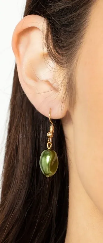 Gold necklace with green pearls matching earrings - Image 3