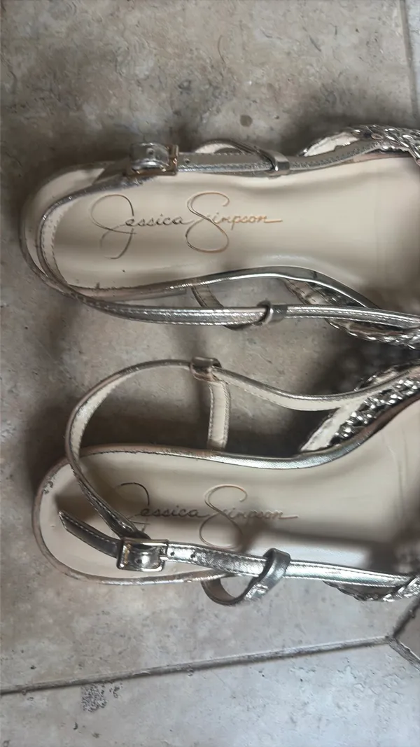 Jessica Simpson Gold flats - Image 2