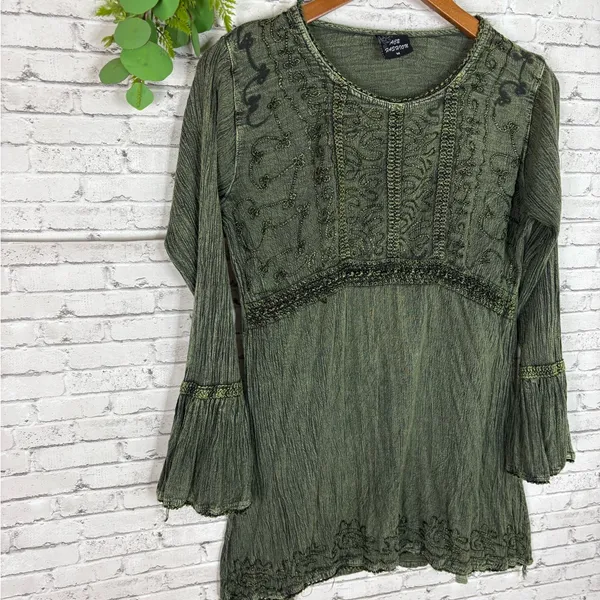 Vintage Y2K does 90’s Green Boho Crinkle Blouse - Image 2