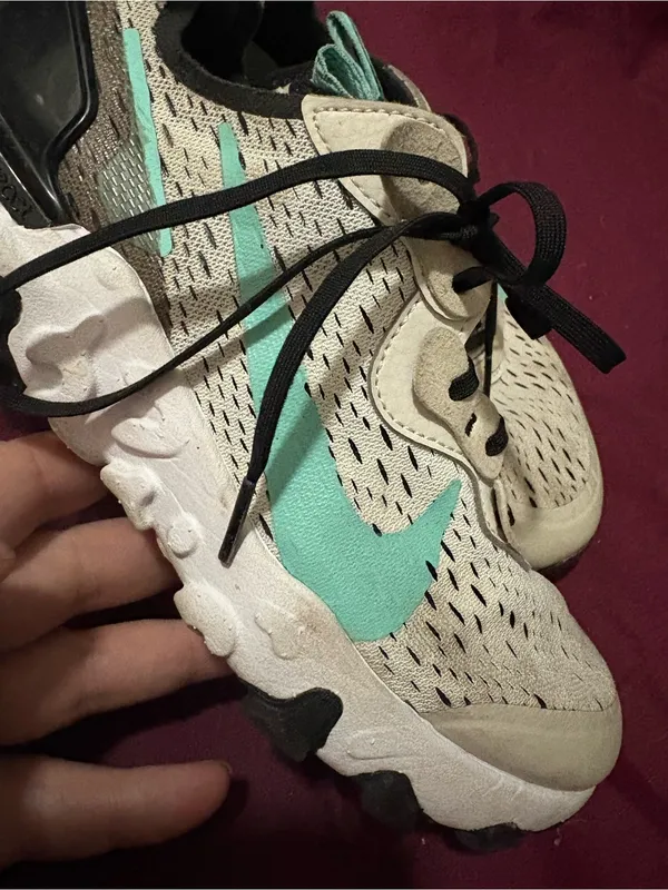 Nike Women's Beige Sneakers with Teal Swoosh size 4,5y - Image 6