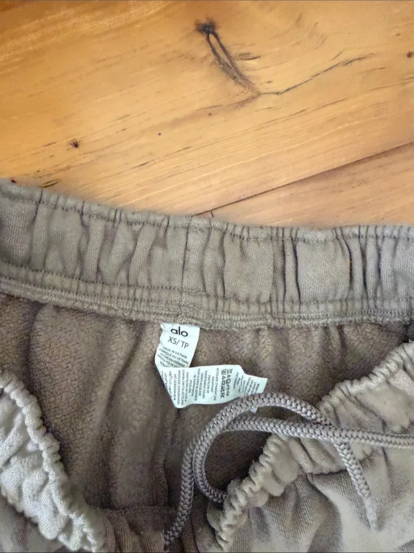 ALO accolade Women's xs Pants in Taupe - Image 3