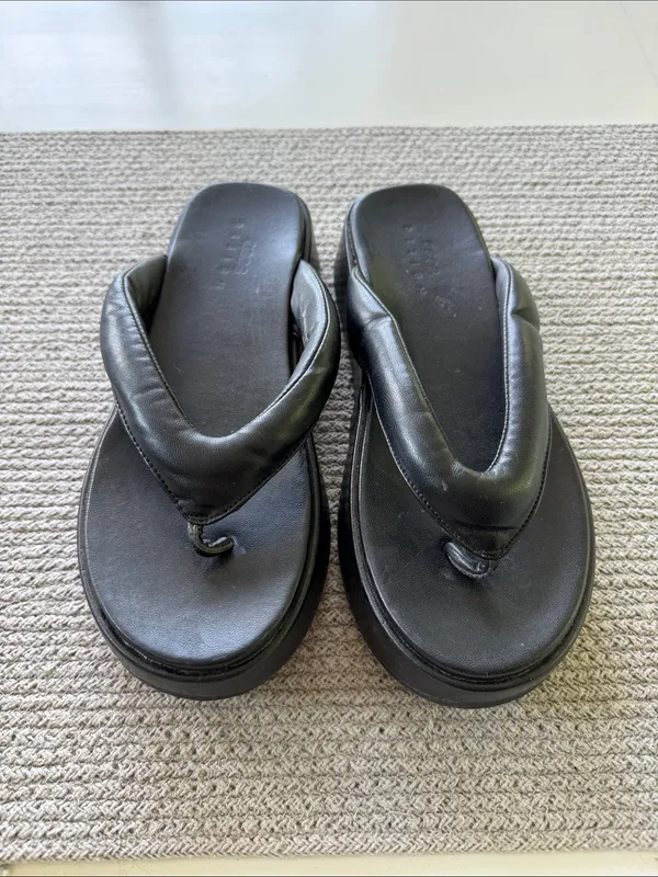 ASOS Black Padded Flip Flop Platform Sandals Sz 6 - Image 2