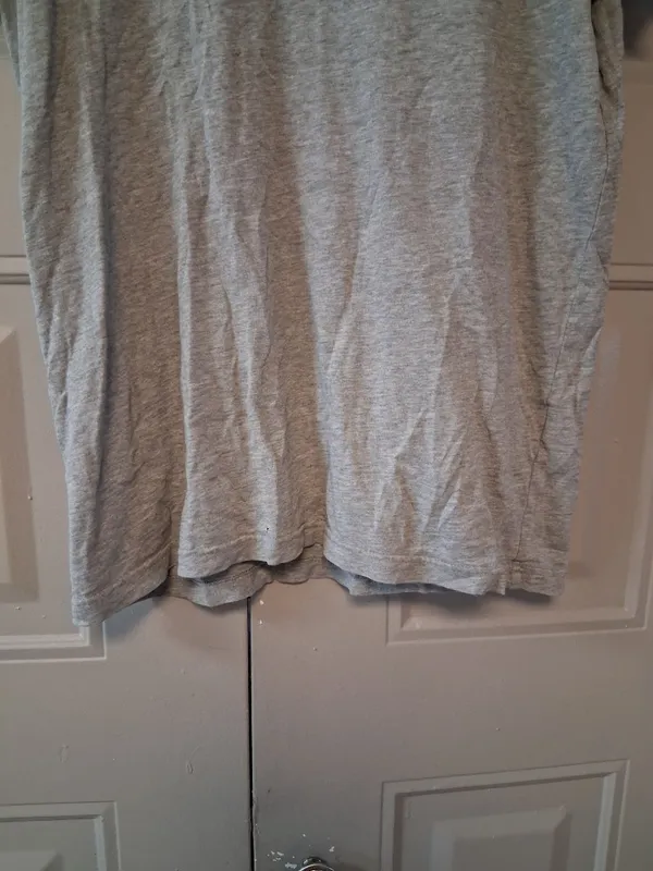 Hollister v-neck t-shirt bird logo on left chest short sleeve in gray grey size large. - Image 5
