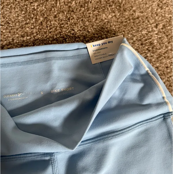 Old Navy Active Biker Shorts Go-Dry - Image 2